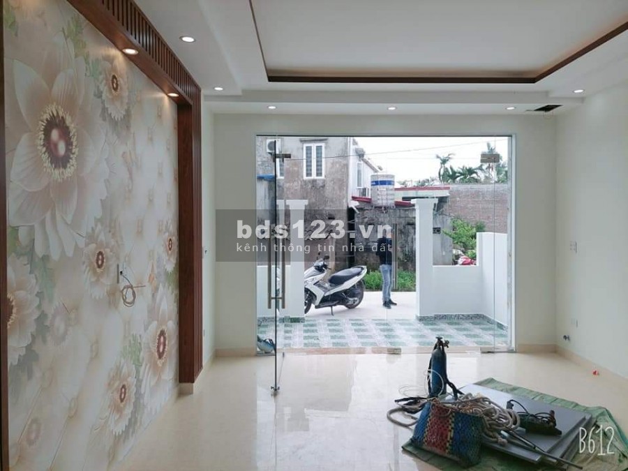 Giá bán 1.65 tỷ căn nhà 3 tầng sân cổng riêng tại Cách Hạ, Nam Sơn