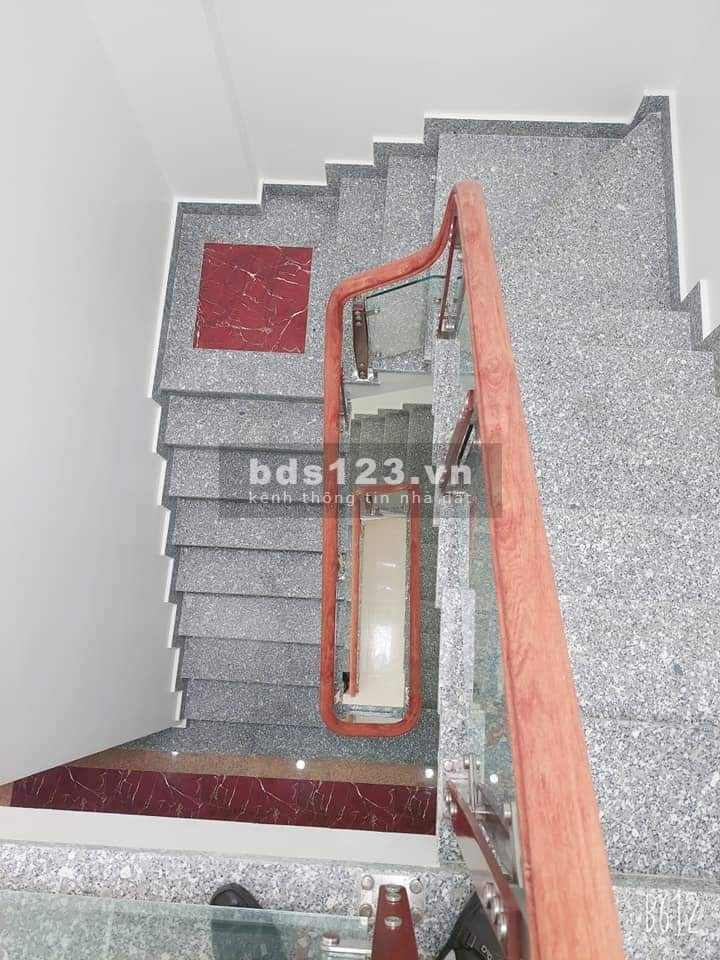 Giá bán 1.65 tỷ căn nhà 3 tầng sân cổng riêng tại Cách Hạ, Nam Sơn