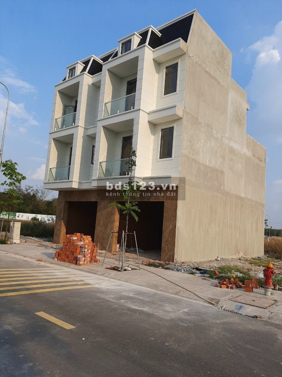 Bán nhà phố liền kề mặt tiền DT746 Tân Uyên, Bình Dương, lh 0983436443