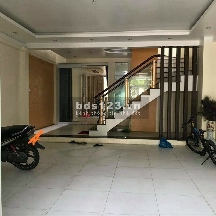 Bán nhà Ngõ 32 Đỗ Đức Dục, Mễ Trì, Ngõ to như phố, dt 37m2 giá bán 3.2 tỷ.