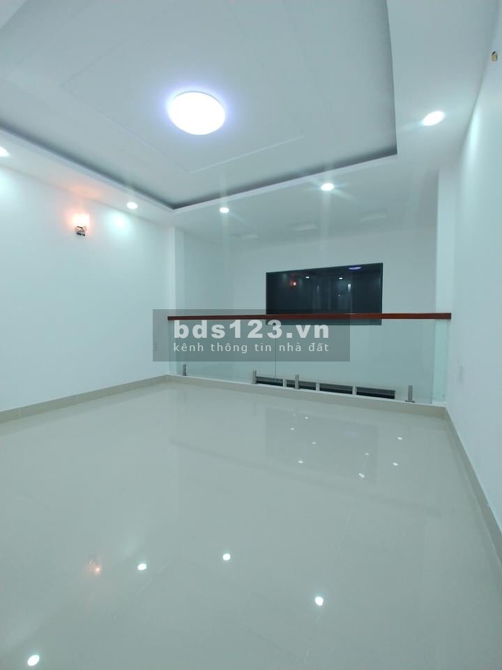 Bán nhà mặt tiền Nguyễn Văn Khối, dt 109m2, kinh doanh sầm uất, giá 13.5 tỷ