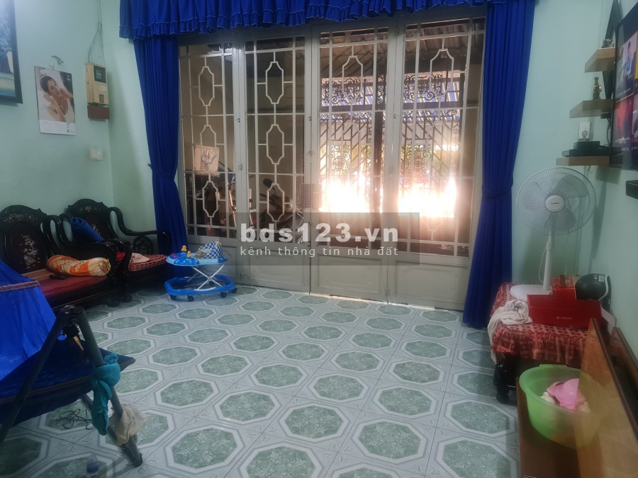 Bán nhà mặt tiền đường Lê Đình Thám, Tân Phú, 1 trệt 2 lầu, rộng rãi, thoáng mát, giá 10.5 tỷ.