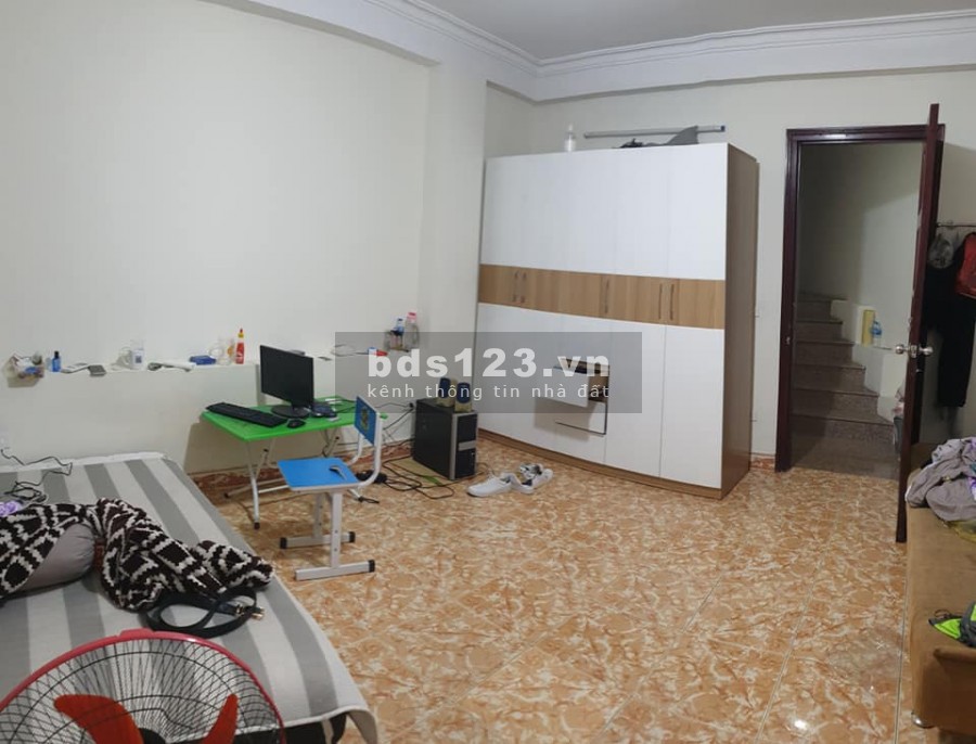Bán nhà ngõ Cầu Giấy ô tô tránh nhau, diện tích 33m2, 5 tầng, mt 7m, giá 3.3 tỷ, lh 0975513371