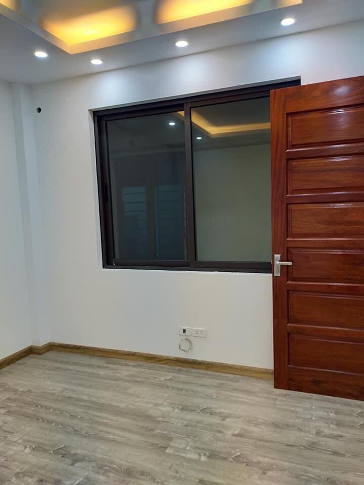 Bán gấp nhà Âu Cơ diện tích sử dụng 50m2, 5 tầng, giá chỉ 4.95 tỷ, lh 0904122345