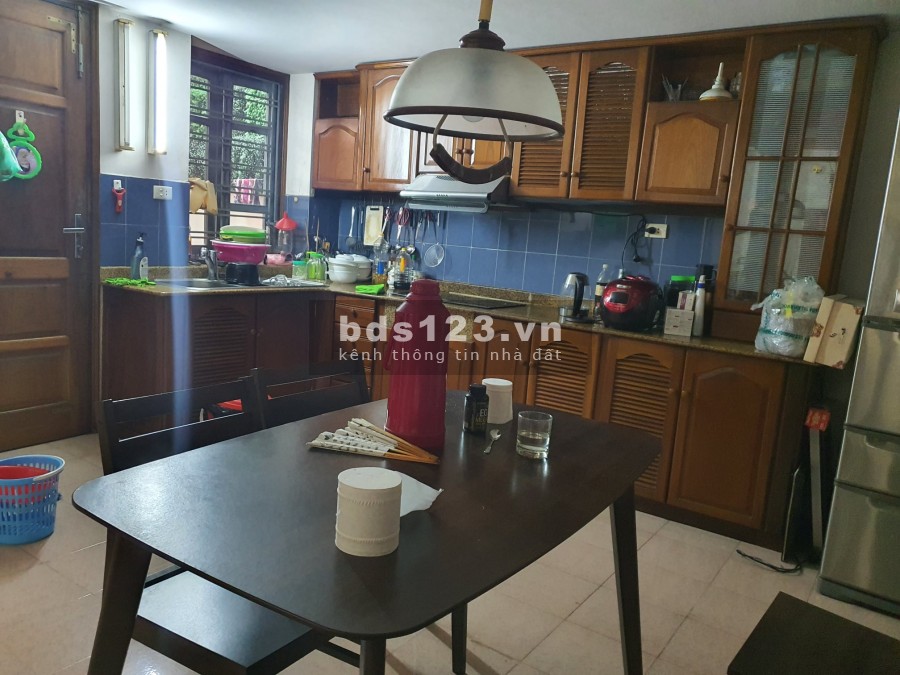 Mặt phố Quán Thánh Quận Ba Đình 7 tầng thang máy giá chào 125 tỷ, thương lượng