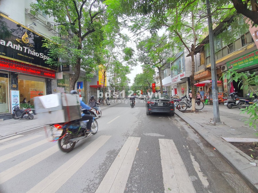 Mặt phố Quán Thánh Quận Ba Đình 7 tầng thang máy giá chào 125 tỷ, thương lượng
