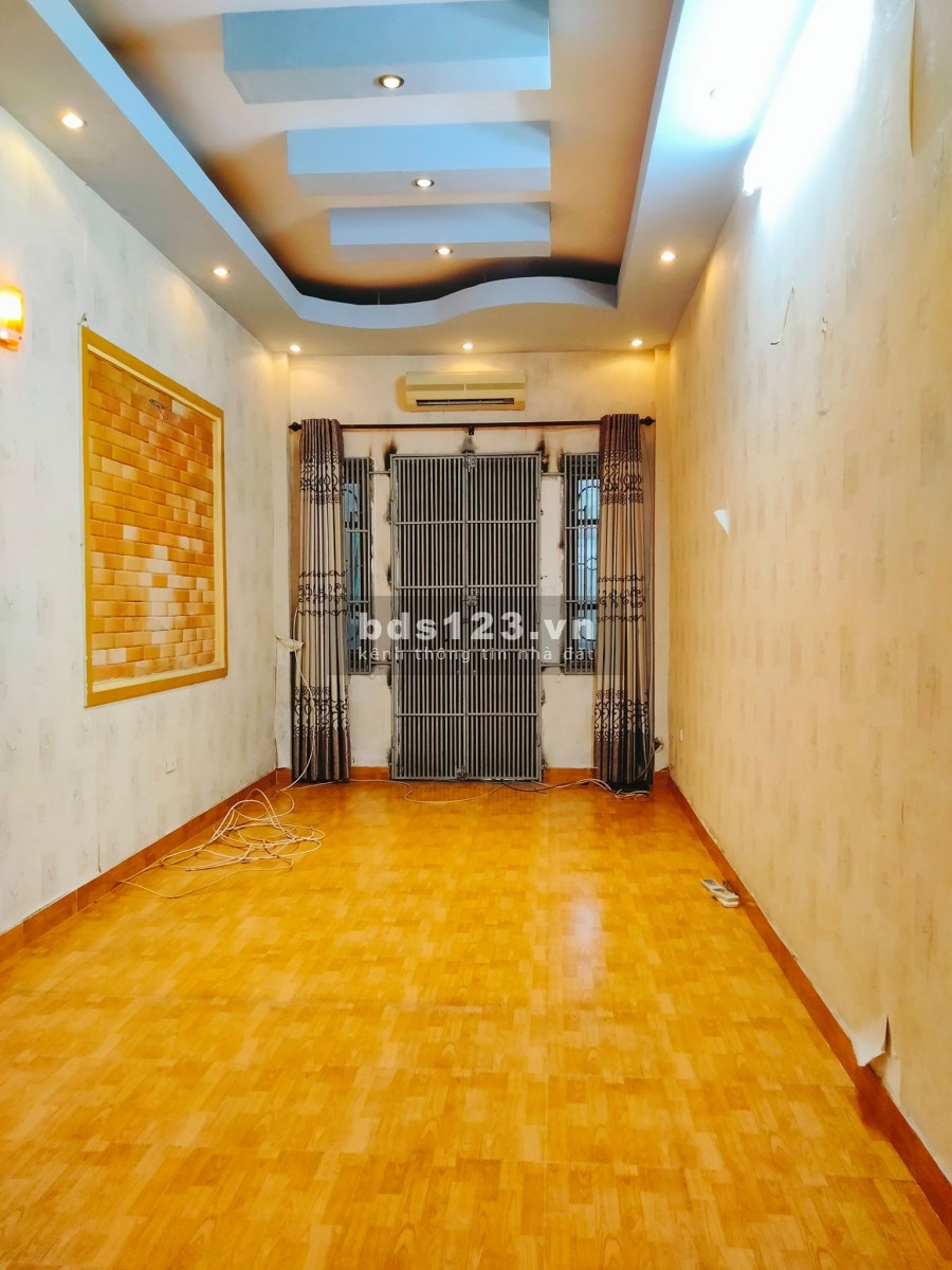 Miếng đất quá hời tận diện tích sử dụng 42m2, 3 tầng đúc Đại La chỉ 1.9 tỷ vài bước ra mặt phố