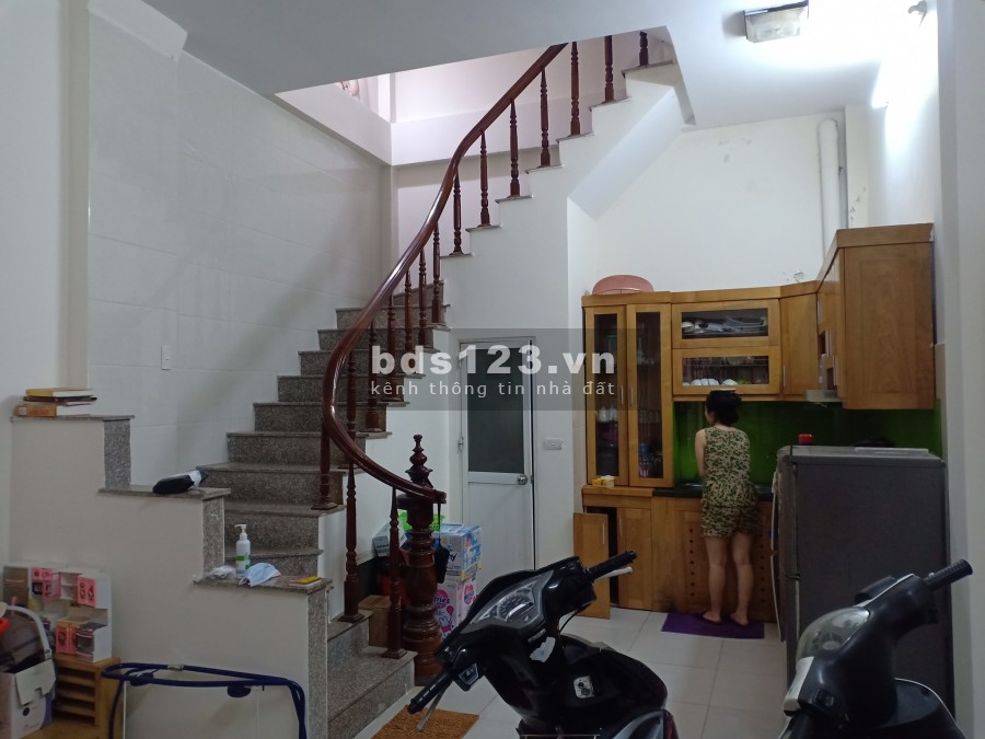 Nhà đối diện Công an Kiến Hưng, HĐ 5 tầng dt 42m2, ô tô đỗ cổng giá bán 2.75 tỷ
