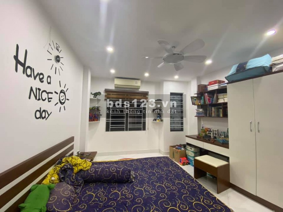 Bán nhà Nguyễn Trãi gần phố đẹp nhất khu vực tầm tiền bạt ngàn khách, dt 32m2, 5 tầng