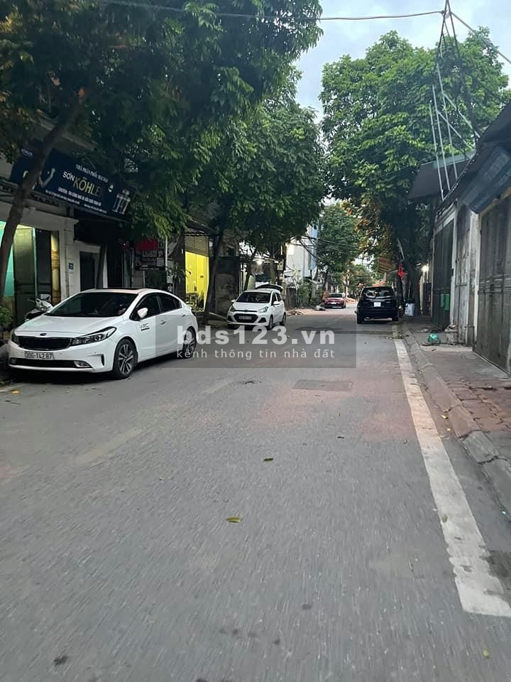 Bán đất tặng nhà dt 47m2, giá 2x tỷ, Lĩnh Nam Hoàng Mai ngõ thông ô tô tránh
