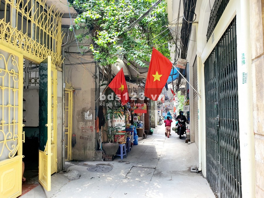 Bán nhà Trương Định, dân xây ngõ 3 gác diện tích 36m2, giá bán 2.58 tỷ, lh 0369315899