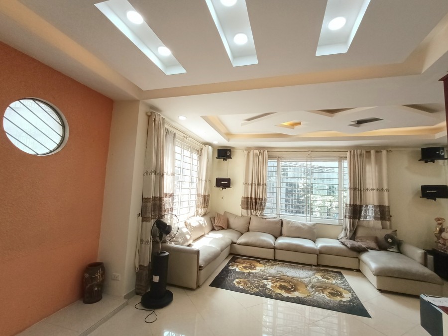 Bán nhà mặt phố Cự Lộc mt khủng 6,6m kd đỉnh ô tô tránh giá 9,3 Tỷ dt 60m2*5 tầng lô góc 2 thoáng
