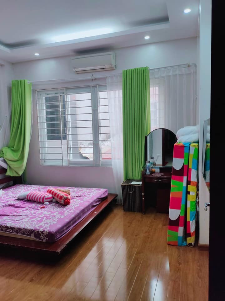 Bán nhà phố Hồng Mai, dt 35m2, 4 tầng, 3 phòn ngủ, giá 2.85 tỷ, lh 0394357733.