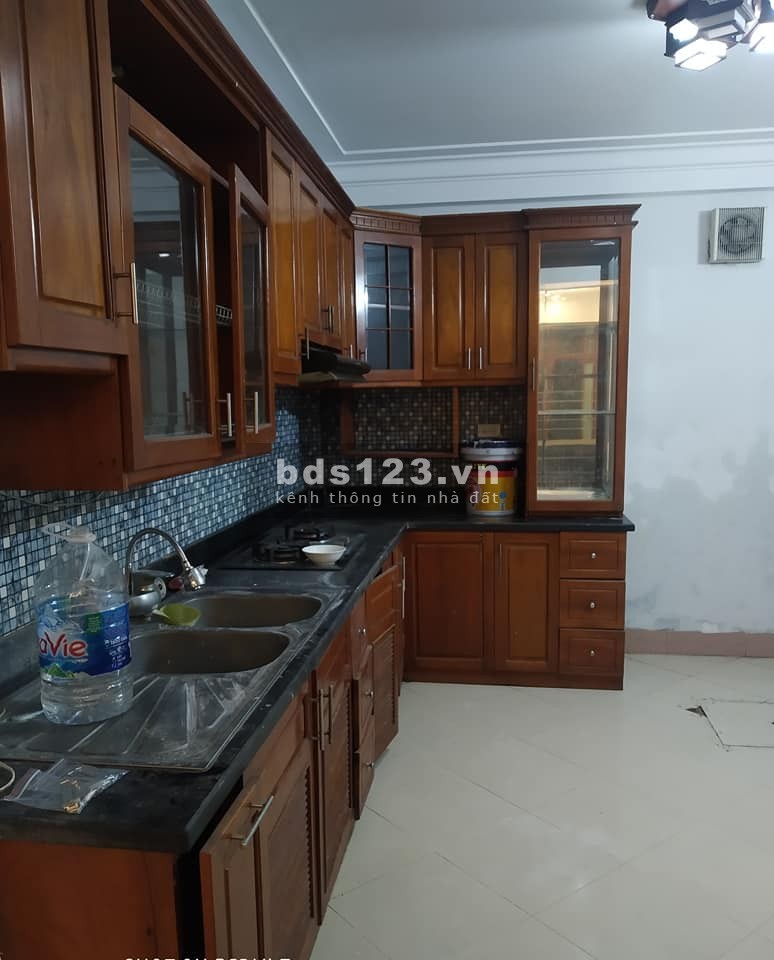 Bán nhà Lĩnh Nam cách đường lớn 30m2, diện tích 21m2, giá bán nhanh 1.9 tỷ