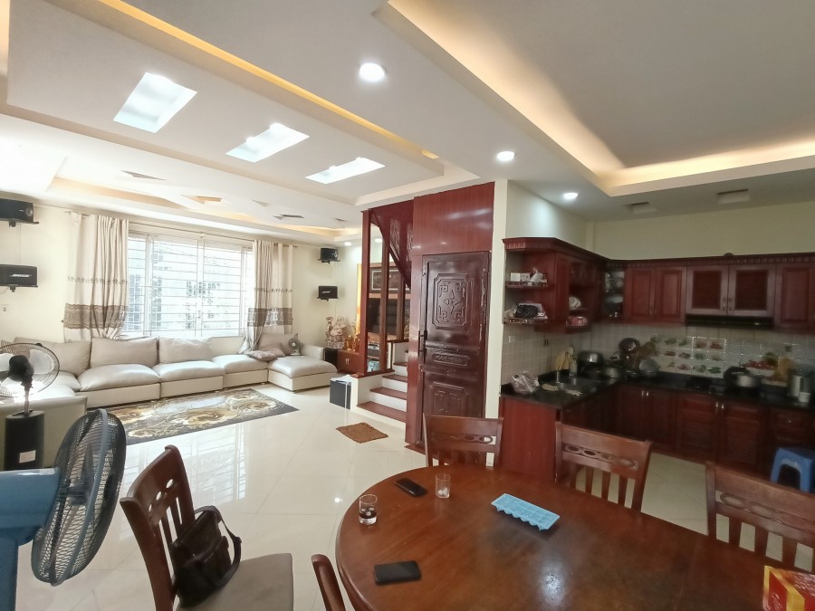 Bán nhà mặt phố Cự Lộc mt khủng 6,6m kd đỉnh ô tô tránh giá 9,3 Tỷ dt 60m2*5 tầng lô góc 2 thoáng