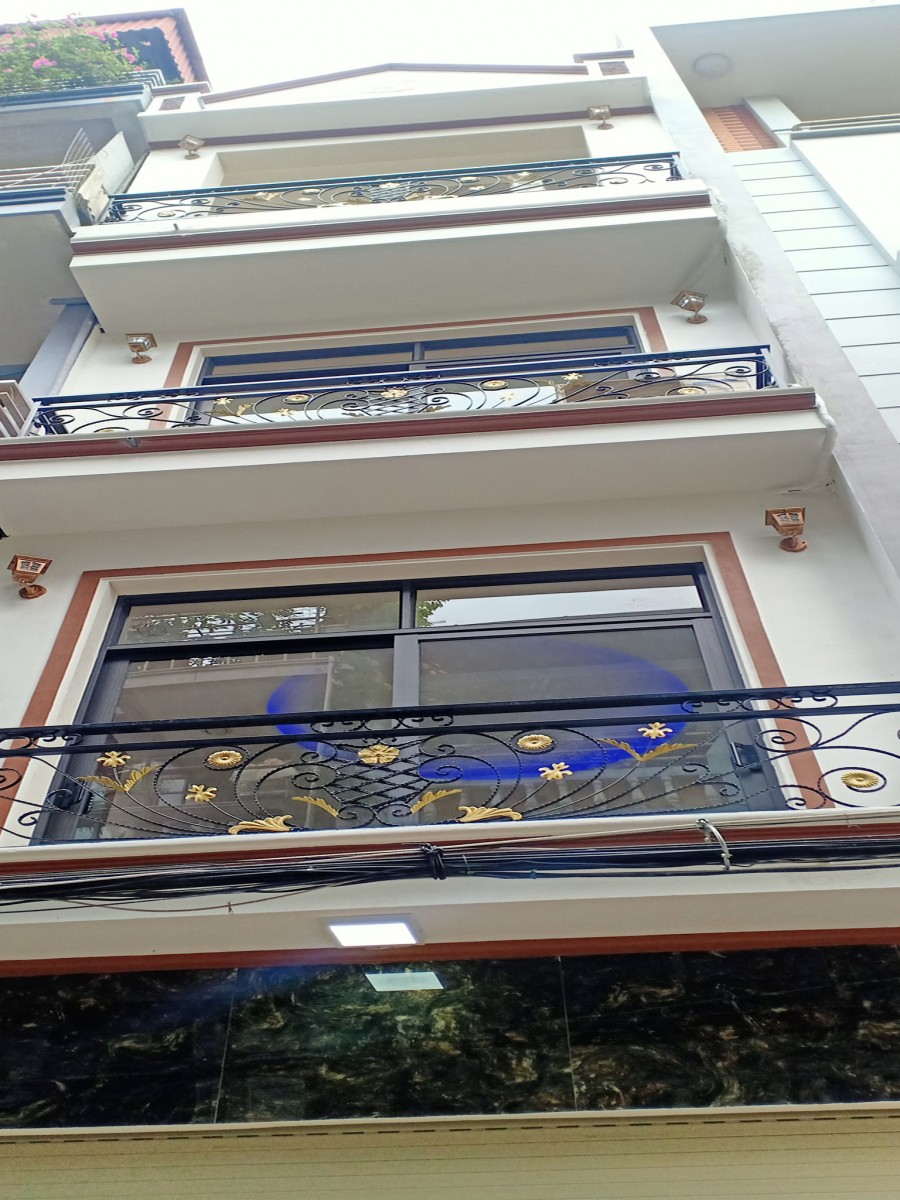 Cần bán căn nhà diện tích 43m2, 4 tầng tại phố Hoa Bằng Ô tô đỗ cửa giá nhỉnh 4 tỷ