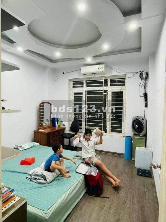 Hiếm Hoàng Quốc Viêt tặng nội thất,sát đường ô tô, dt: 45m x 5t, mt: 4m, nhỉnh 5 tỷ
