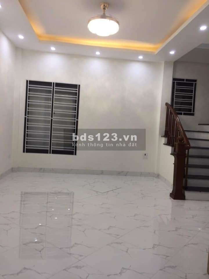 Ngã Tư Sở, giá bán 3 tỷ, đúc bê tông 5 tầng đúc kiên cố, diện tích sử dụng 35m2