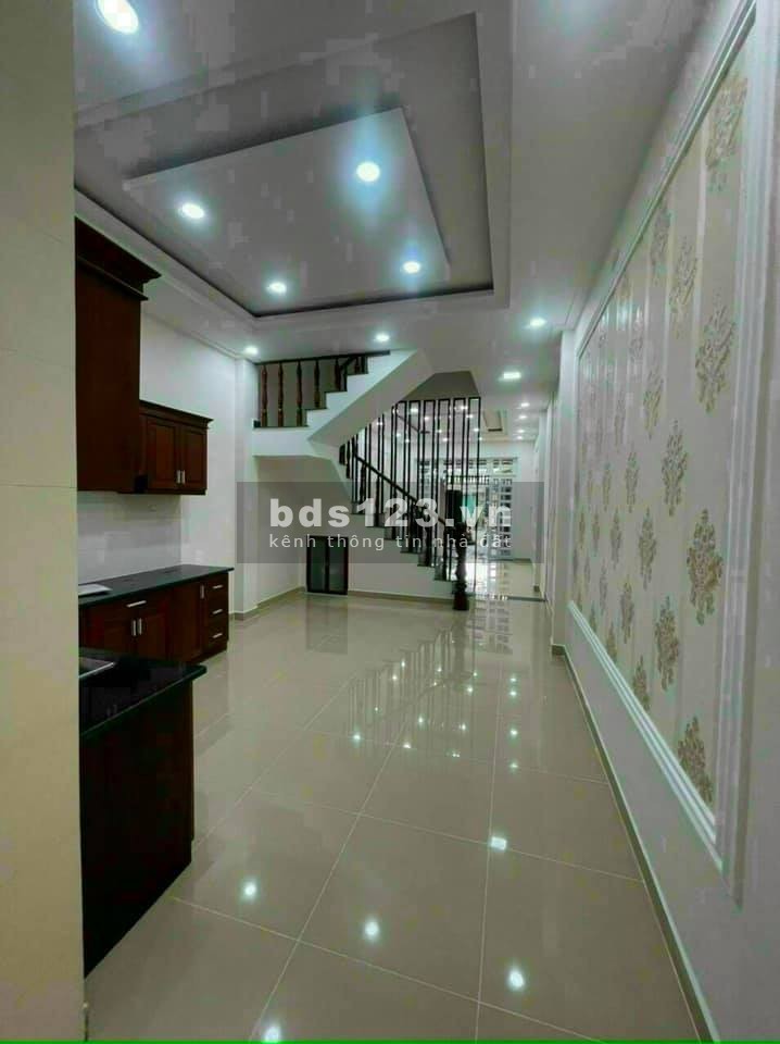 Nhà 3 tầng, xe hơi đỗ cửa. Cạnh trung tâm triển lãm Tân Bình giá bán 6,9 tỷ