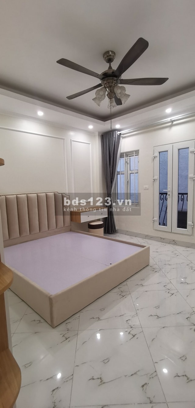 Bán gấp nhà đẹp đường Láng, ngã tư Sở dt 53m2, 5 tầng mt 4.5m, đường ba gác ra vào