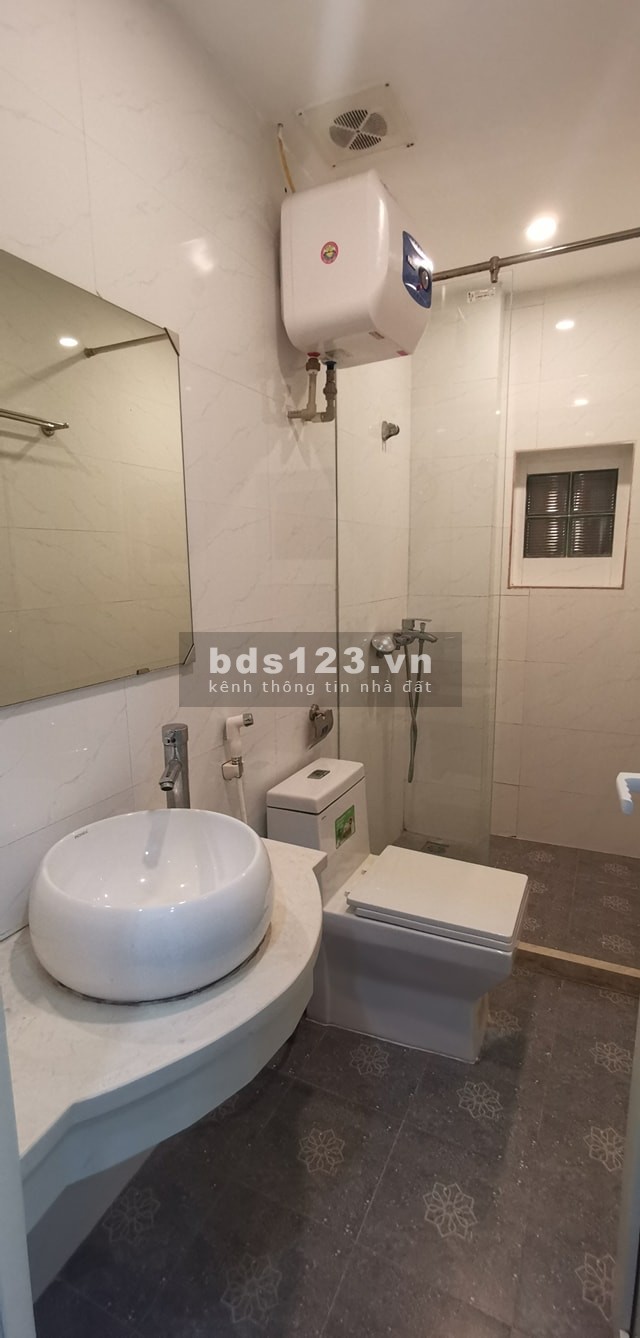 Bán gấp nhà đẹp đường Láng, ngã tư Sở dt 53m2, 5 tầng mt 4.5m, đường ba gác ra vào
