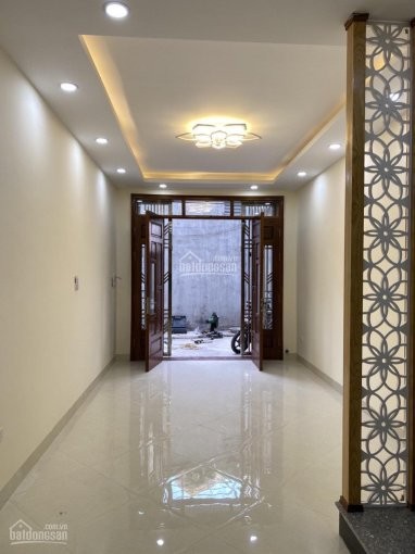 Bán nhà đường ĐỊnh Công Lô Góc 10m ra phố dt 33M2 5 tầng Giá 3 tỷ ngõ nông đường rộng.