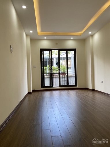 Bán nhà đường ĐỊnh Công Lô Góc 10m ra phố dt 33M2 5 tầng Giá 3 tỷ ngõ nông đường rộng.