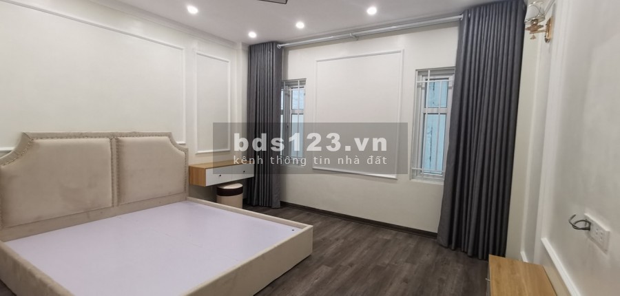Bán gấp nhà đẹp đường Láng, ngã tư Sở dt 53m2, 5 tầng mt 4.5m, đường ba gác ra vào