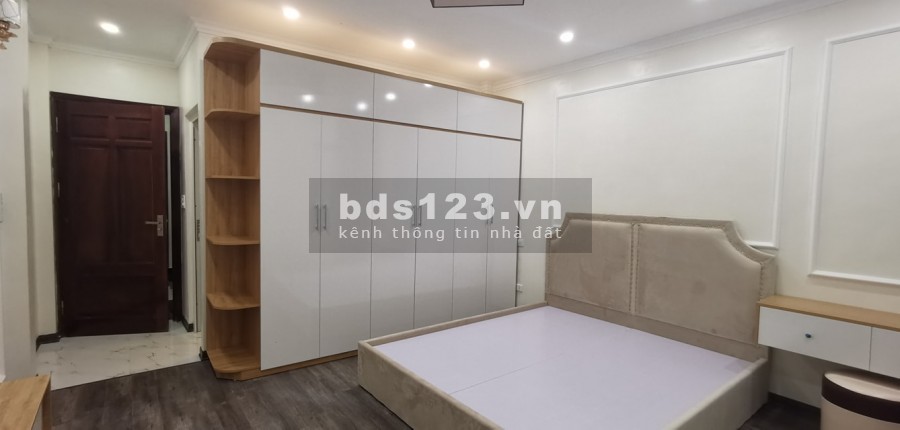 Bán gấp nhà đẹp đường Láng, ngã tư Sở dt 53m2, 5 tầng mt 4.5m, đường ba gác ra vào