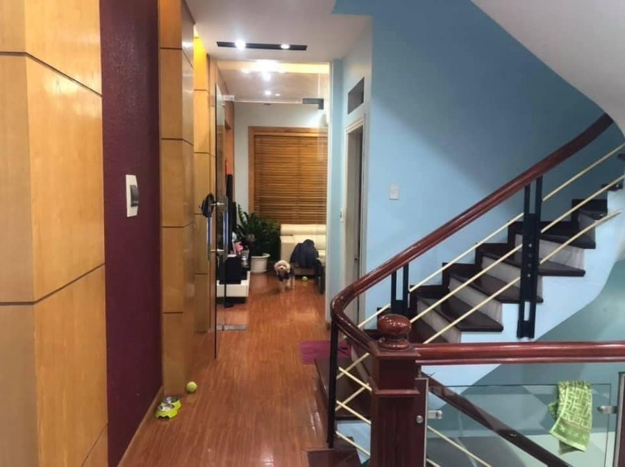 Cần bán căn nhà diện tích 43m2, 4 tầng tại phố Hoa Bằng Ô tô đỗ cửa giá nhỉnh 4 tỷ