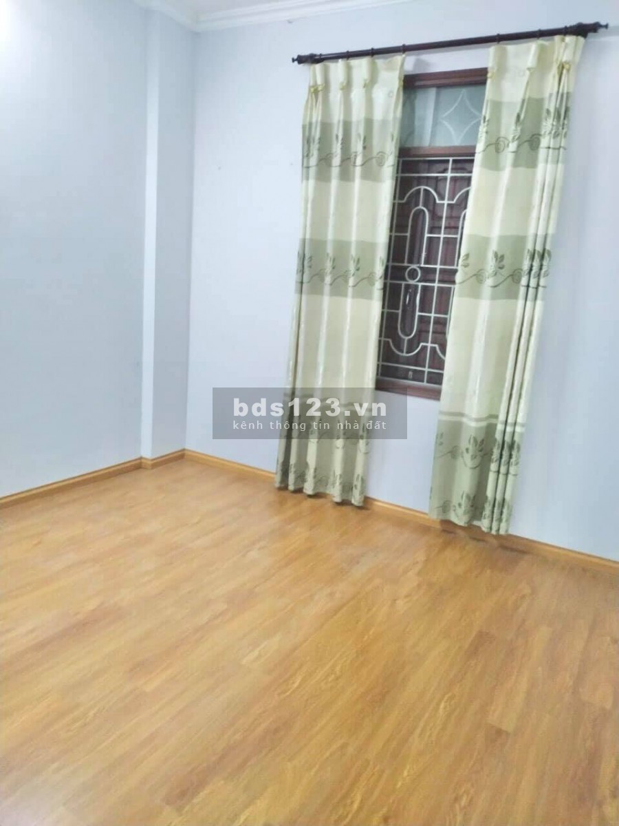 Bán Nhà Lĩnh Nam dt 52m2 4 tầng, giá chỉ hơn 4 tỷ, vị trí trắc địa kinh doanh buôn bán