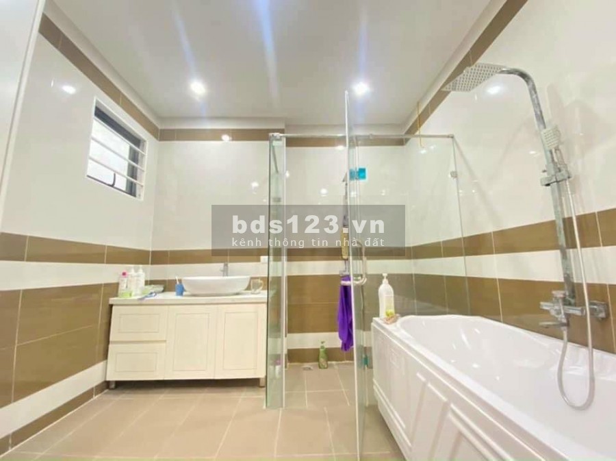 Bán nhà mặt phố Ngọa Long, Minh Khai, Bắc Từ Liêm dt 50m2, 5 tầng, giá 5,5 tỷ
