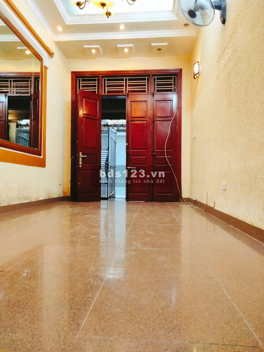 Miếng đất quá hời tận diện tích sử dụng 42m2, 3 tầng đúc Đại La chỉ 1.9 tỷ vài bước ra mặt phố