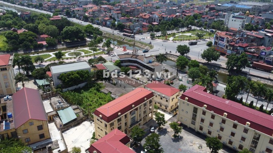 Em cần bán nhanh lô đất Sổ Đỏ 92.5m2 trung tâm thị trấn Vương, giá bán 1.5 tỷ