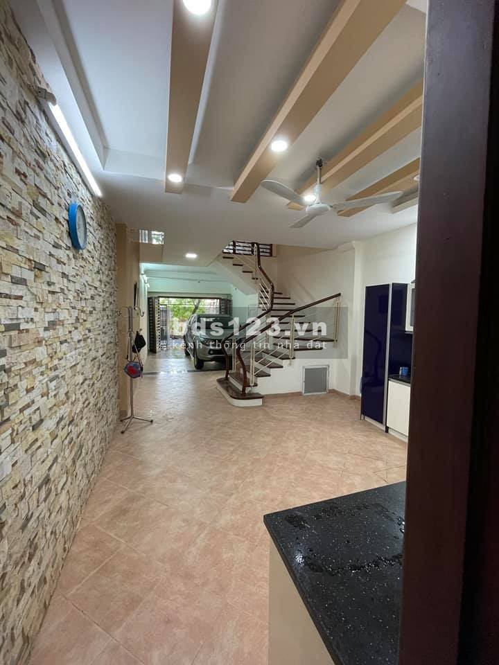 Bán Nhà Lĩnh Nam dt 52m2 4 tầng, giá chỉ hơn 4 tỷ, vị trí trắc địa kinh doanh buôn bán