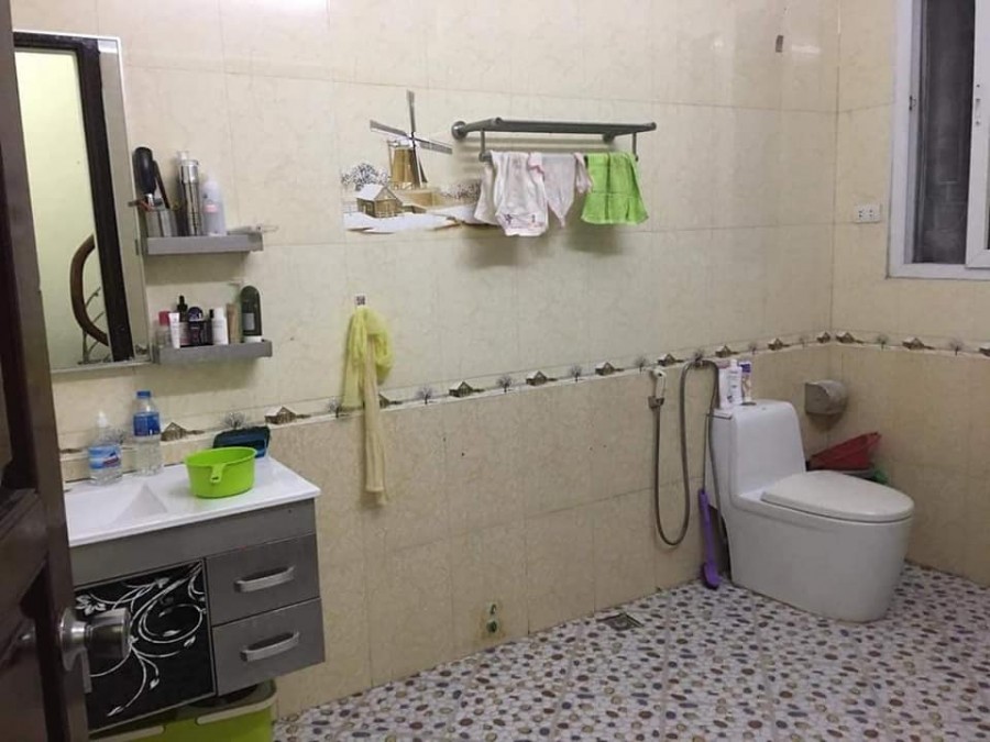 Nhà nguyên căn Nguyễn Trãi ngã tư Sở dt 60m2, 4 tầng, mt 4,2m Giá 5,25 tỷ, ngõ 3 gác đua