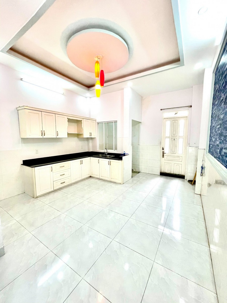 Bán nhà mới ở ngay, gần Quận 7, hẻm ô tô thông thoáng, diện tích 62m2
