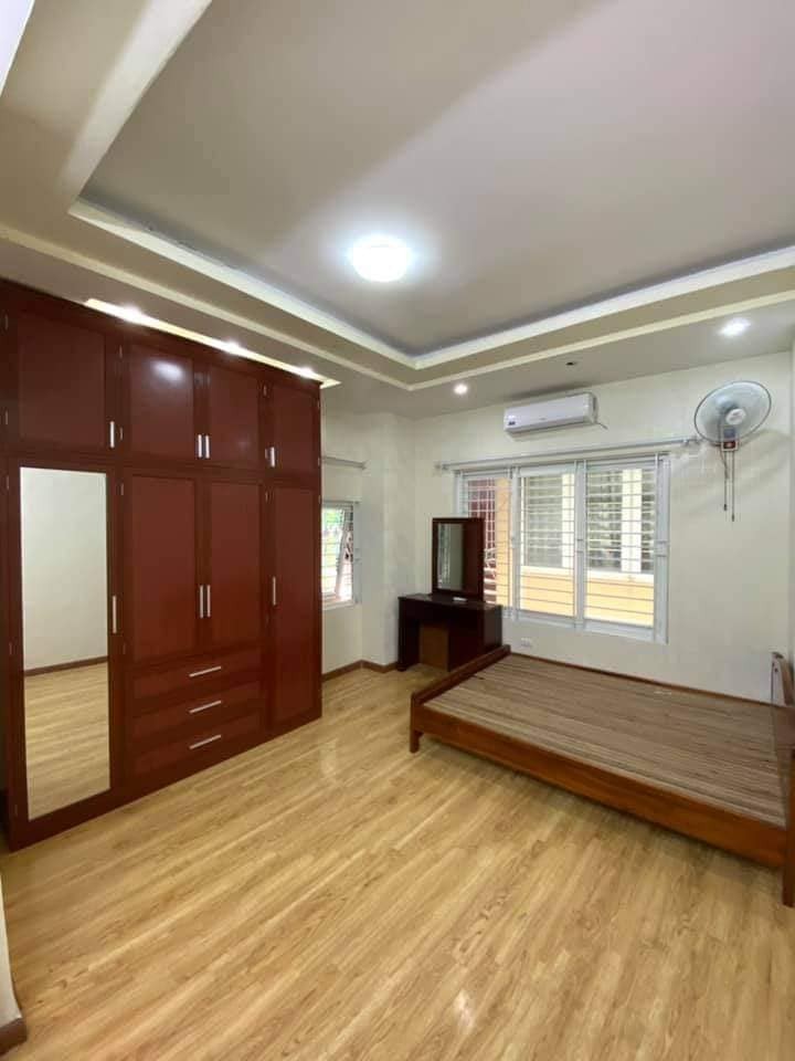 Nhà 5 tầng cách mặt phố 10m, cần bán gấp chỉ cần khách thích là vào ở liền, bàn giao nhanh