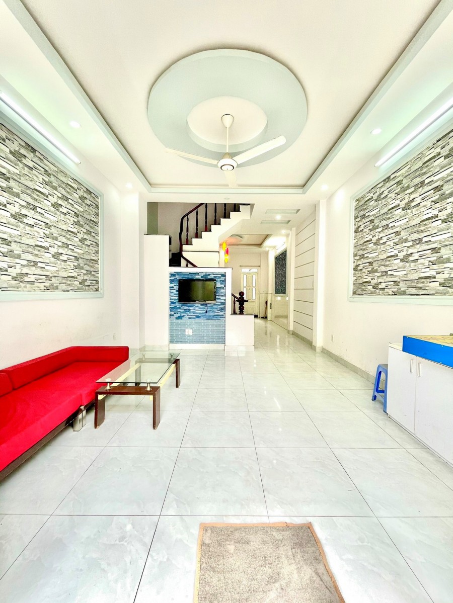 Bán nhà mới ở ngay, gần Quận 7, hẻm ô tô thông thoáng, diện tích 62m2