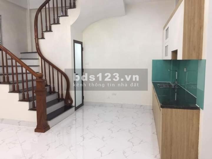 Ngã Tư Sở, giá bán 3 tỷ, đúc bê tông 5 tầng đúc kiên cố, diện tích sử dụng 35m2