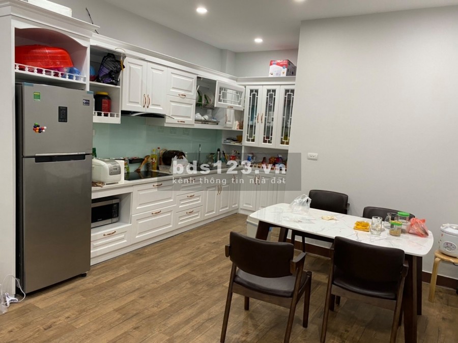 Bán nhà phố Nguyễn Văn Cừ, Long Biên 45m, 5 tầng, mt 5.6m, giá 3.95 tỷ. Lh: 0989126619