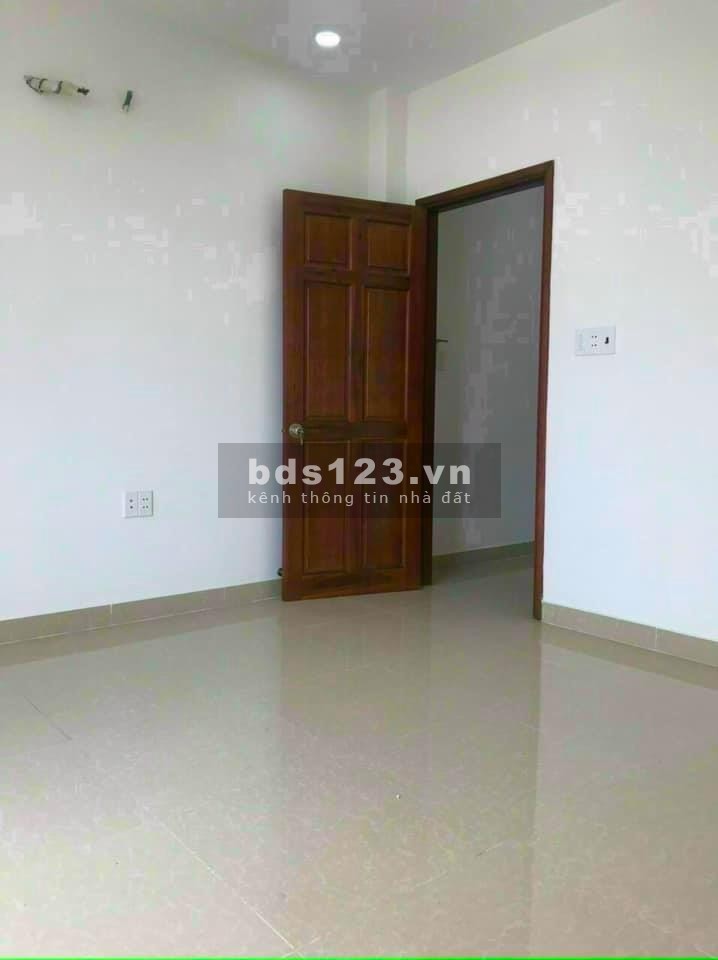 Nhà 3 tầng, xe hơi đỗ cửa. Cạnh trung tâm triển lãm Tân Bình giá bán 6,9 tỷ