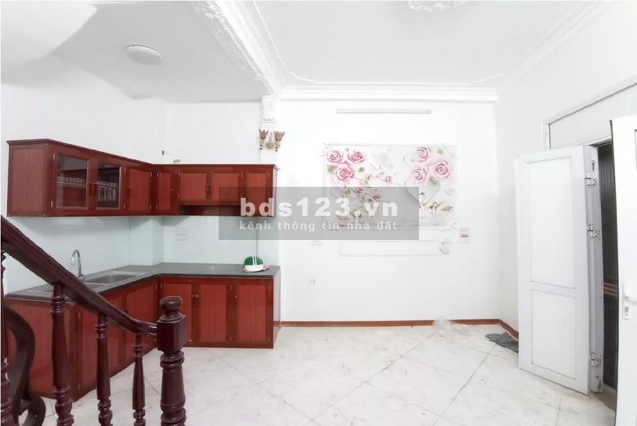 Bán nhà Lĩnh Nam. Ngõ Nông, Nhà Đẹp. 24m x 5 tầng giá chỉ 1,95 tỷ có thương lượng sâu