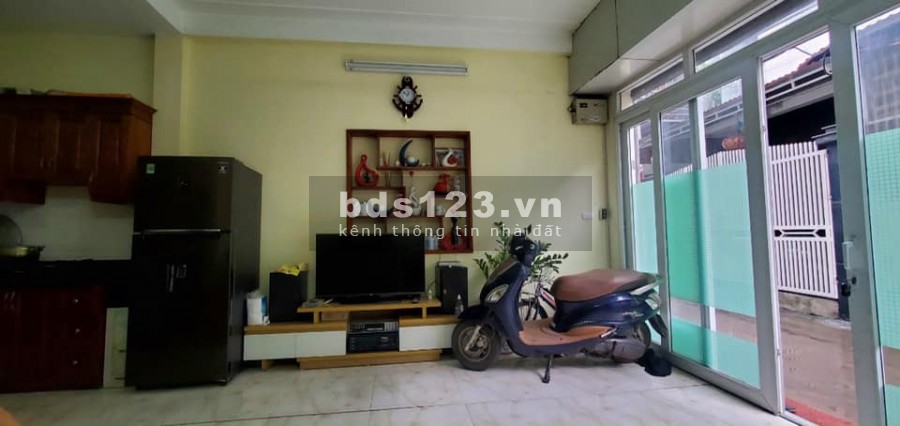 Chỉ 2.4 tỷ có ngay nhà Phúc Lợi Long Biên, dt 35m2, m4 4.3 kinh doanh ô tô vào nhà