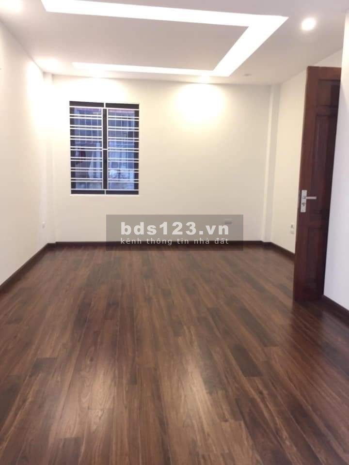 Ngã Tư Sở, giá bán 3 tỷ, đúc bê tông 5 tầng đúc kiên cố, diện tích sử dụng 35m2