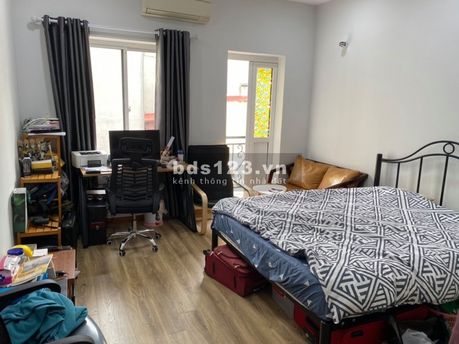 Bán nhà phố Nguyễn Văn Cừ, Long Biên 45m, 5 tầng, mt 5.6m, giá 3.95 tỷ. Lh: 0989126619