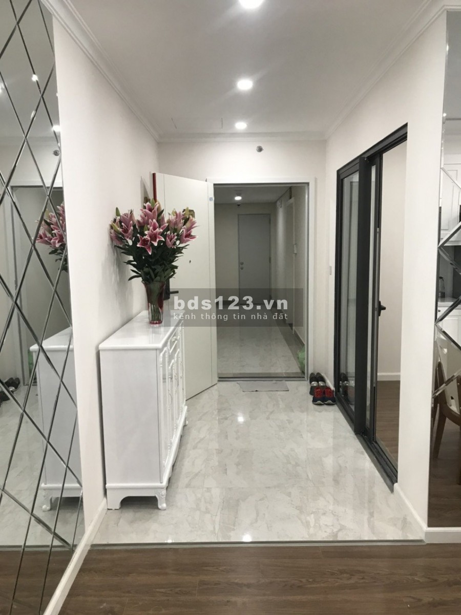 Cho thuê căn góc tầng trung 3PN tòa R2 Sunshine Riverside Tây Hồ giá 17tr/tháng