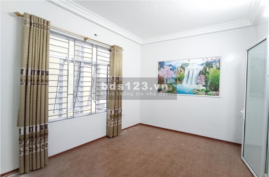 Bán nhà Lĩnh Nam. Ngõ Nông, Nhà Đẹp. 24m x 5 tầng giá chỉ 1,95 tỷ có thương lượng sâu