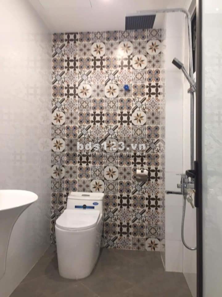 Ngã Tư Sở, giá bán 3 tỷ, đúc bê tông 5 tầng đúc kiên cố, diện tích sử dụng 35m2