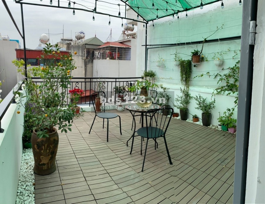 Bán nhà phố Nguyễn Văn Cừ, Long Biên 45m, 5 tầng, mt 5.6m, giá 3.95 tỷ. Lh: 0989126619